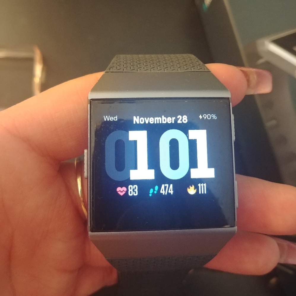 **SOLD**Fitbit Ionic + Extra Bands